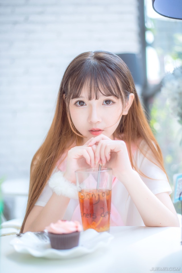 法正也不多做解释，拍了拍手道：“将你们当日对话，再说一遍。”